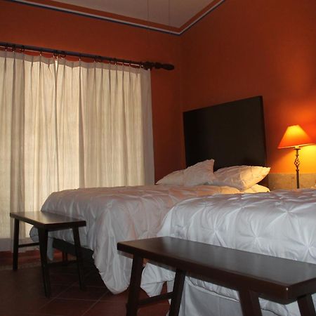 Hotel Art Gallery Casona De Los Milagros Colima Exterior photo