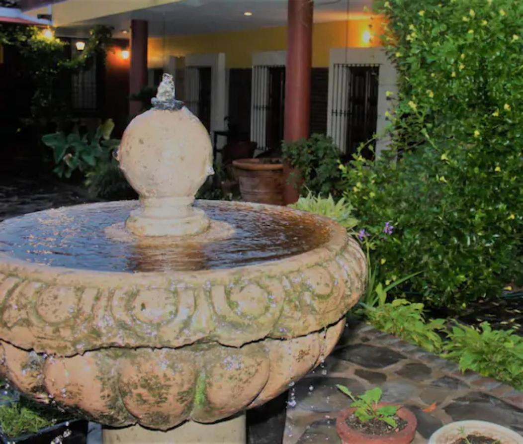 Hotel Art Gallery Casona De Los Milagros Colima Exterior photo